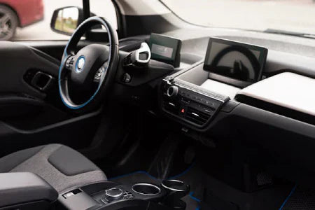 Top 5 Must-Have Car Gadgets for a Smarter Drive